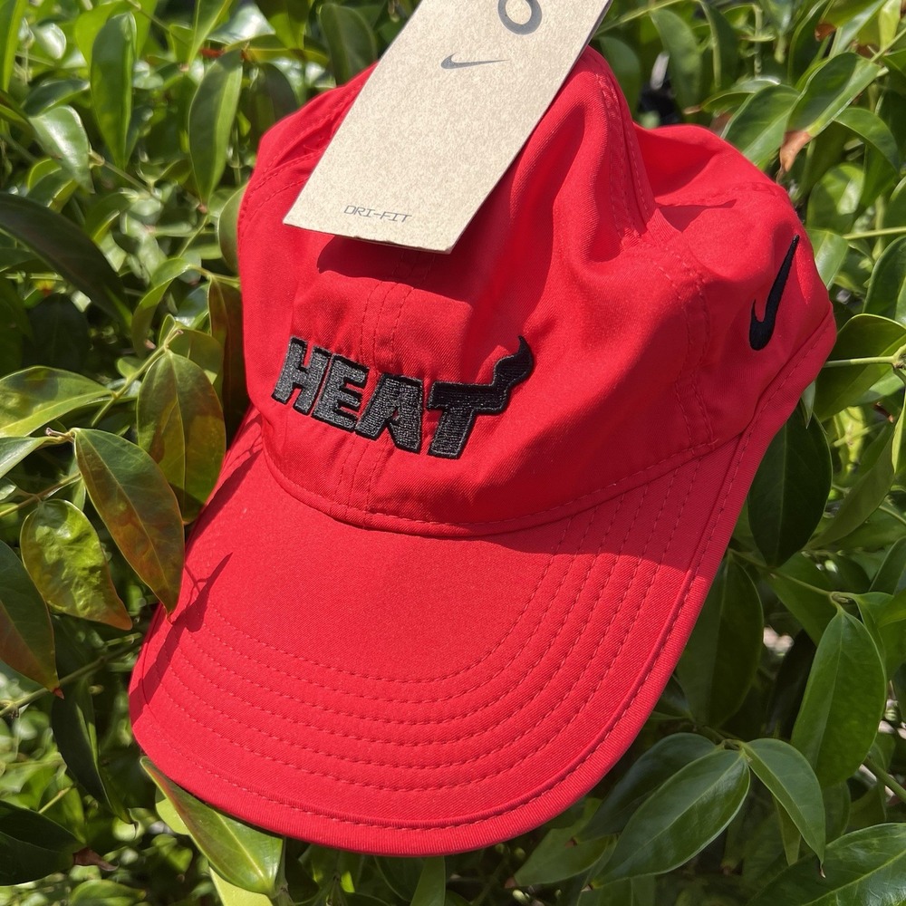 NEW Nike Miami Heat Featherlight Adjustable Dri Fit Cap Hat Red CJ7082-657 NBA